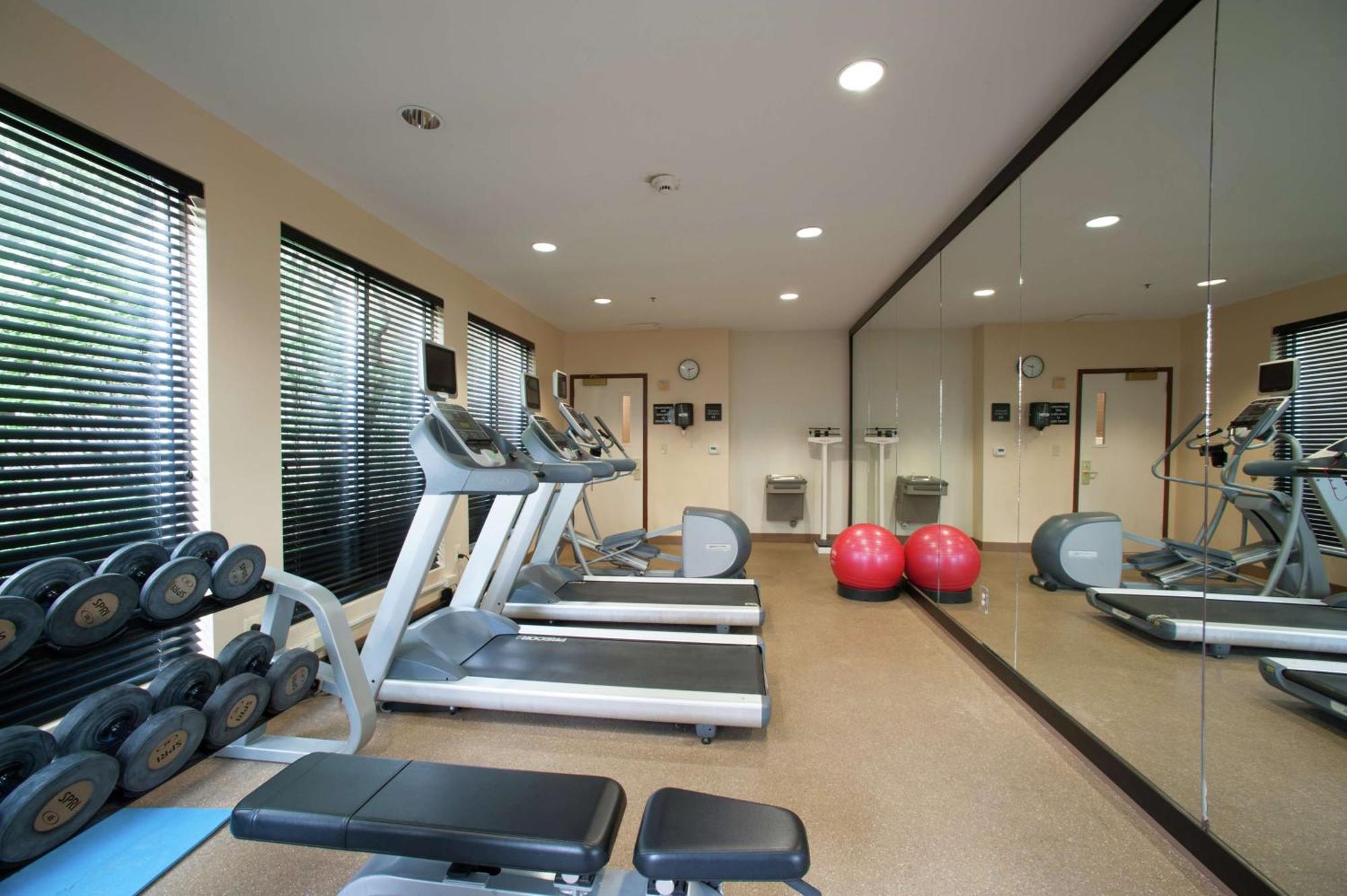 Hilton Garden Airport Hotel 3*