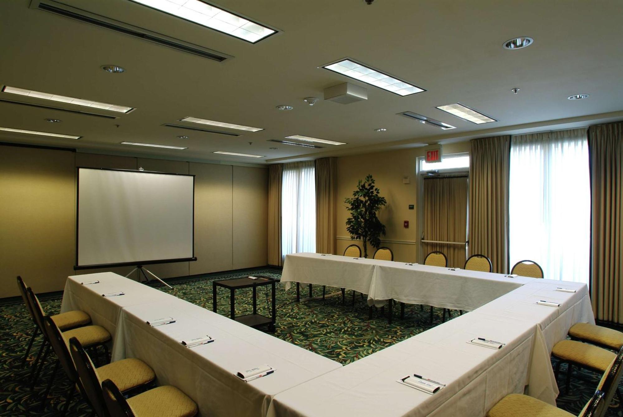 Hotel Hilton Garden Airport 3*