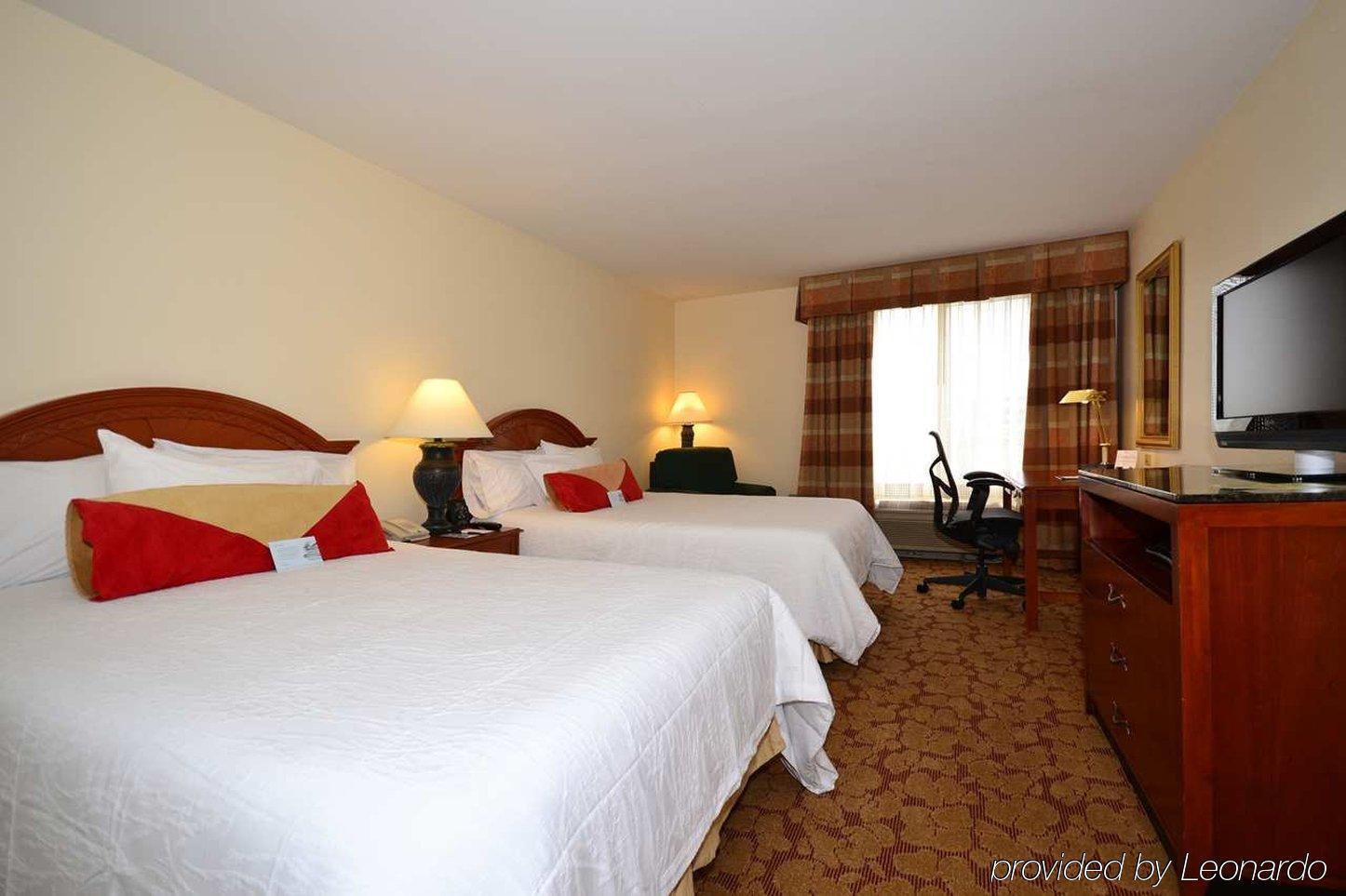 Hilton Garden Airport 3*