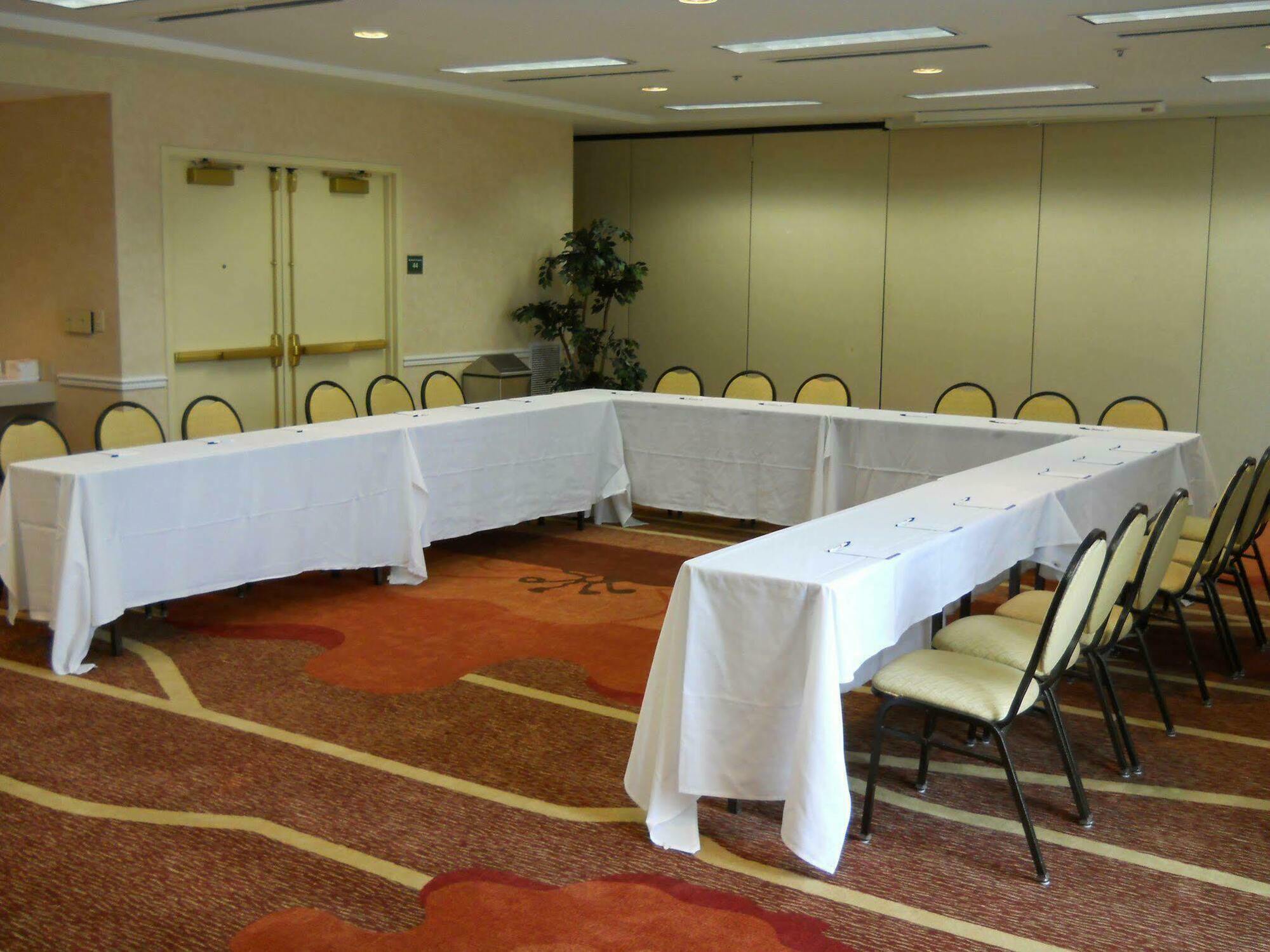 Hilton Garden Airport Hotel Tulsa